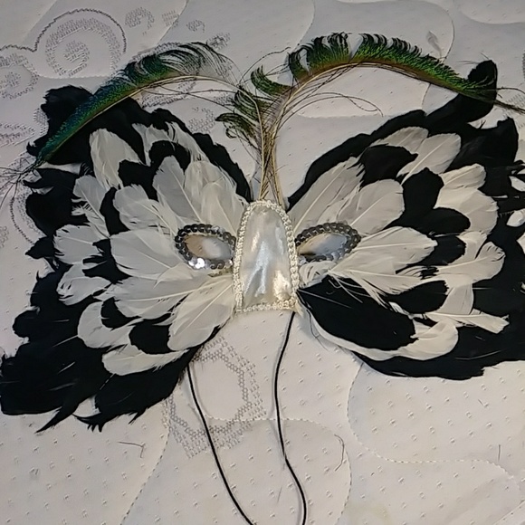 Beautiful mask - Picture 1 of 4